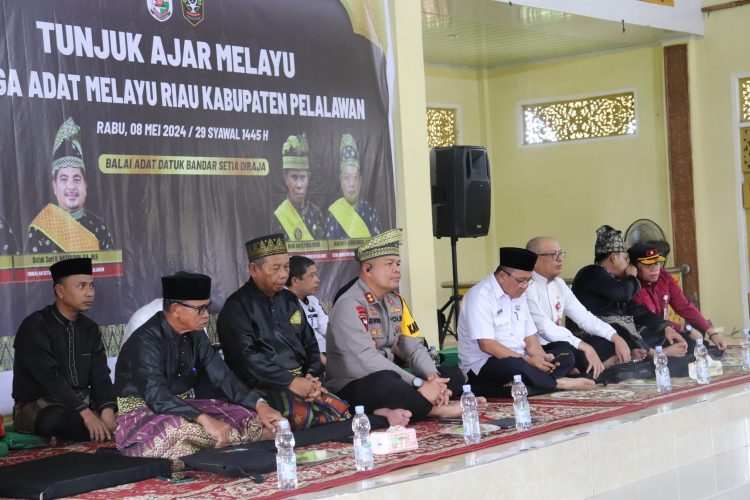 Hadiri Acara Tunjuk Ajar Melayu, Kapolres Pelalawan Edukasi Ratusan Pelajar Tentang Bahaya Narkoba